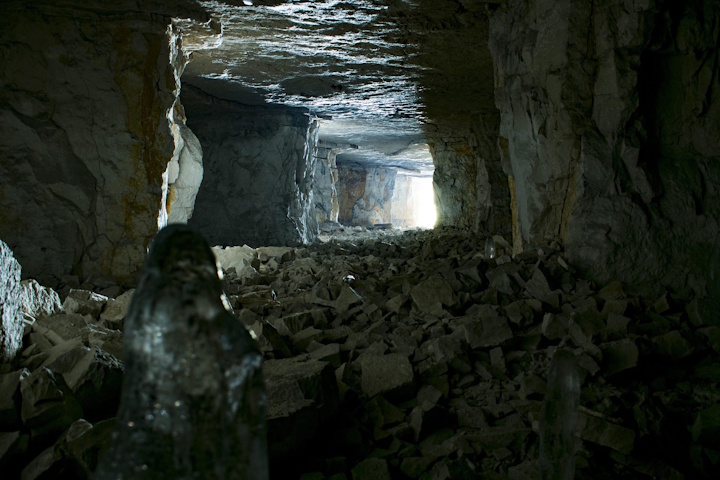tunel in pestera