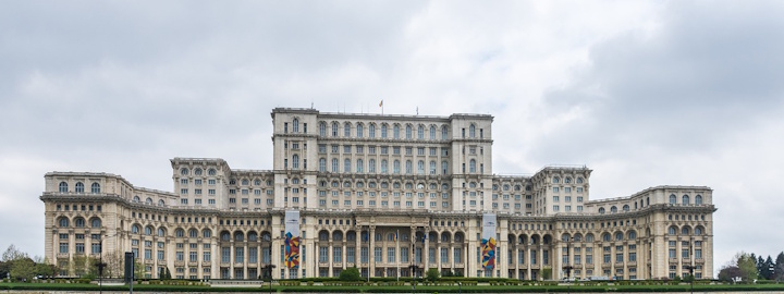 turnul Eiffel, casa poporului, statuia libertatii,